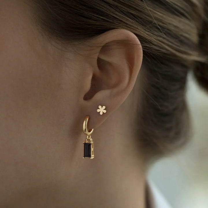 Minimalistic flower stud earrings gold